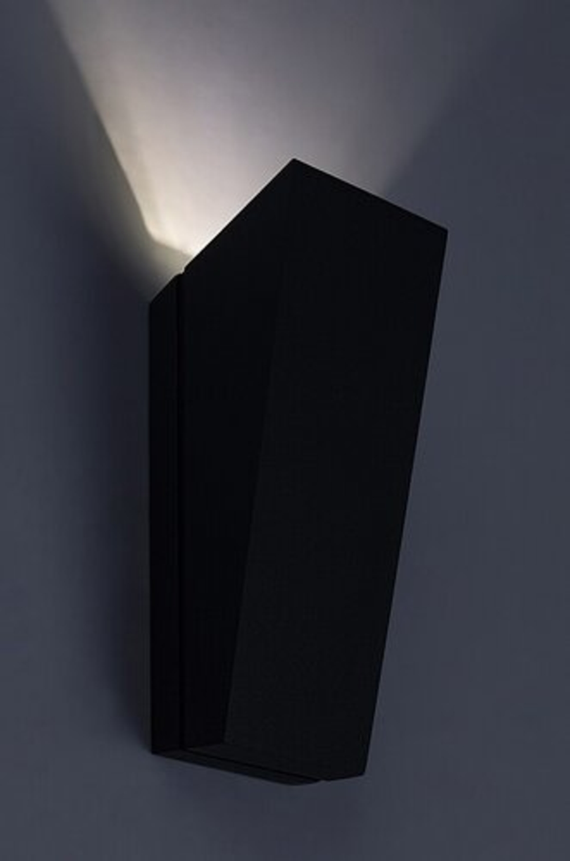 Модерен външен LED аплик Temse 3W – стилно фасадно осветление с IP65 защита