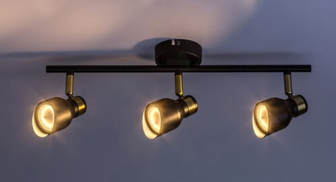 Модерен троен GU10 спот в черно и злато