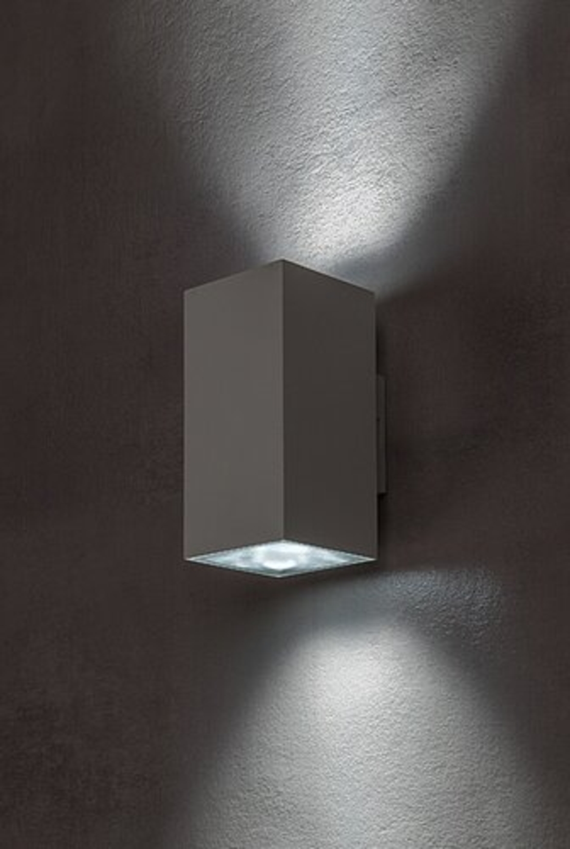 Външен LED аплик Urfa 18W в бял цвят – мощно осветление с регулируема светлина