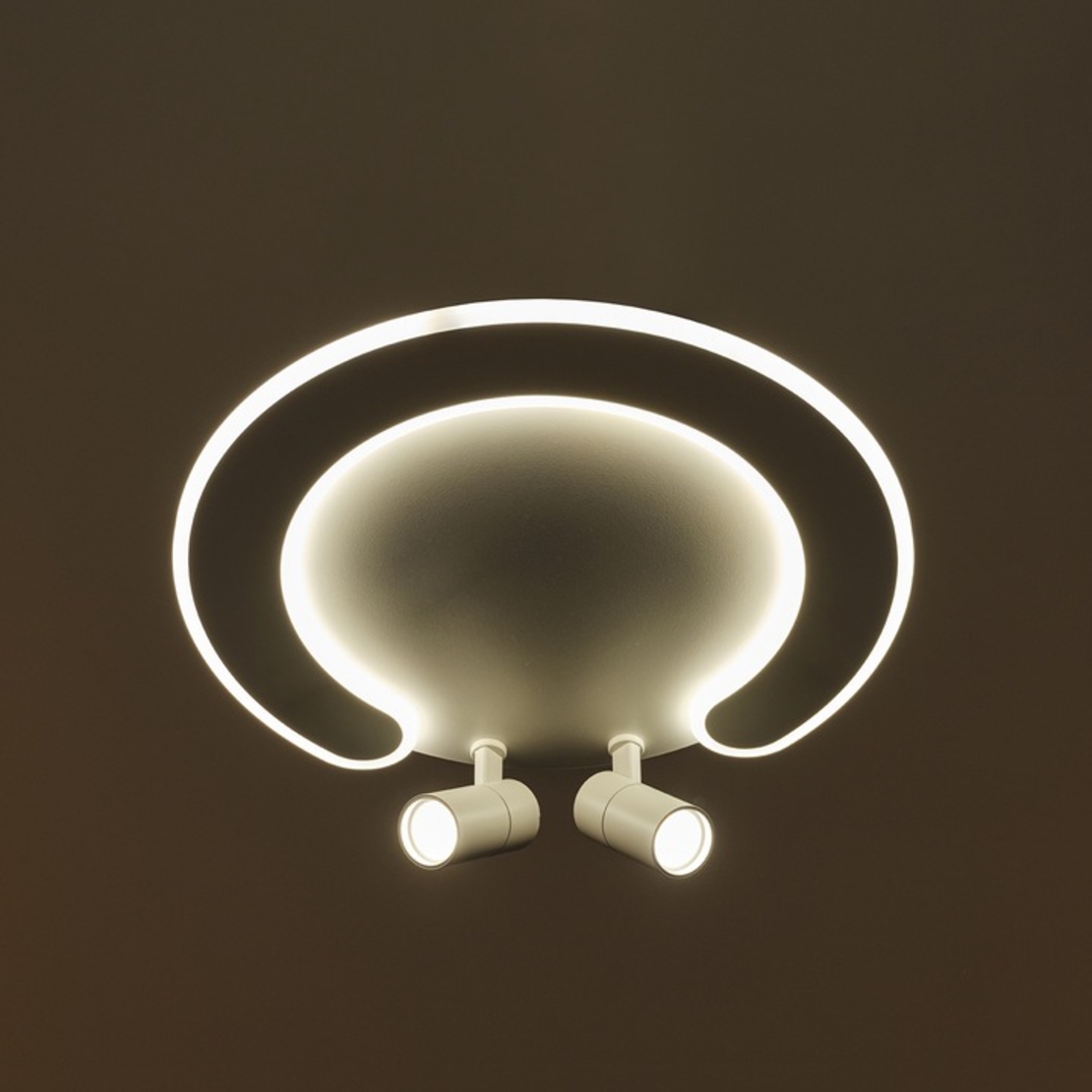 Smart LED таванен плафон 80W – елегантен бял дизайн и подвижни рамена