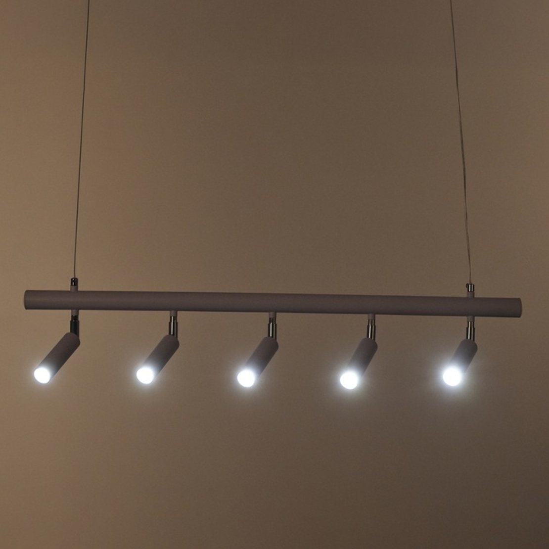 LED полилей „White Flex“ – модерен дизайн с подвижни рамена