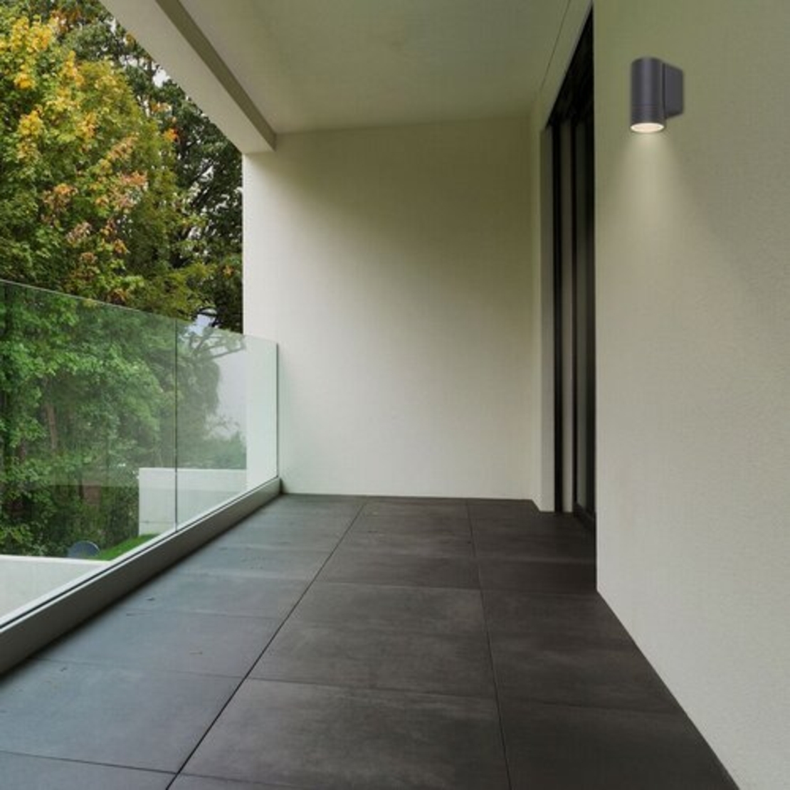 Елегантен външен аплик Phoenix – здрав метал, стъкло и защита IP54