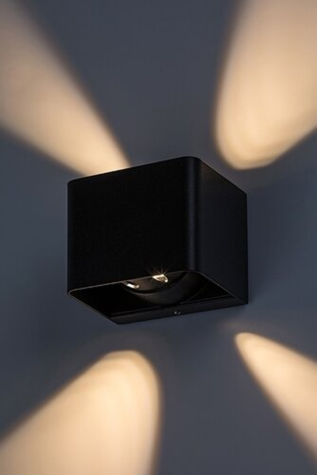 Компактен LED фасаден аплик Hallstatt 10W – стилен антрацит и топла светлина