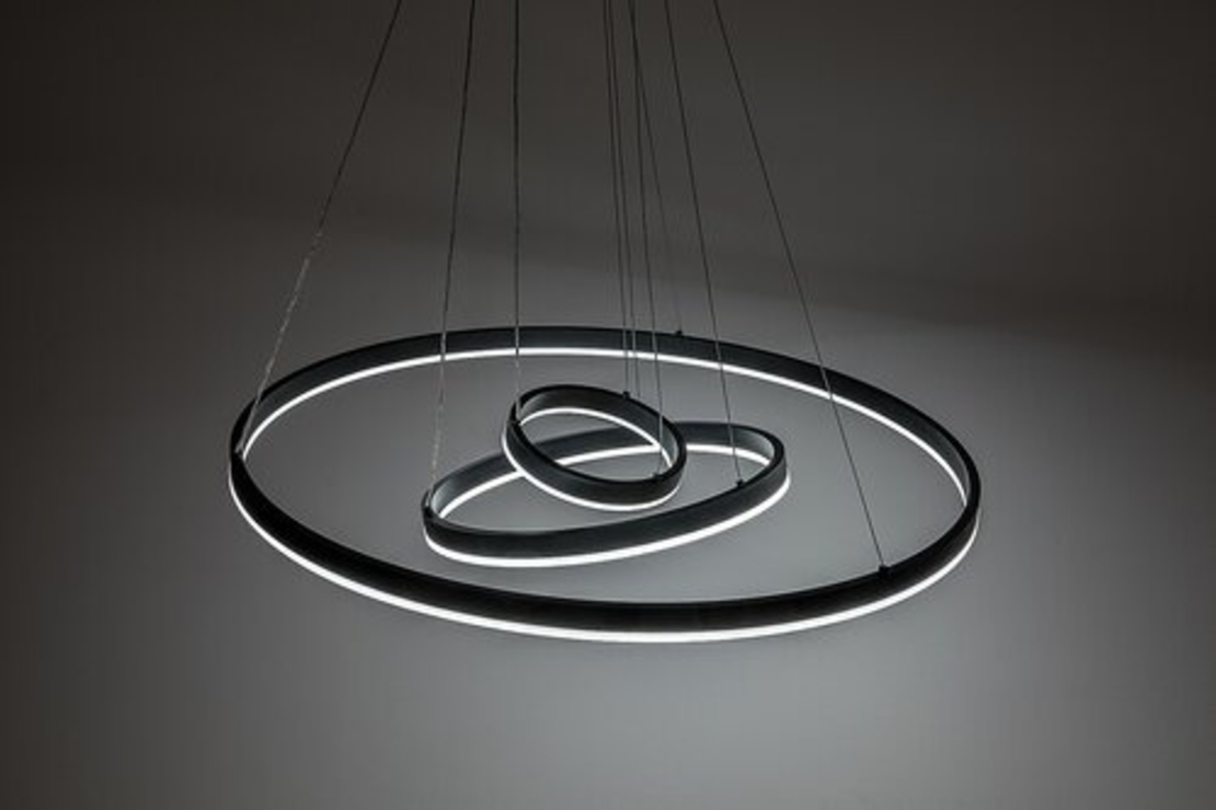 Модерен LED полилей Isaure – 100W, CCT 3000K–6500K, димируем, с дистанционно