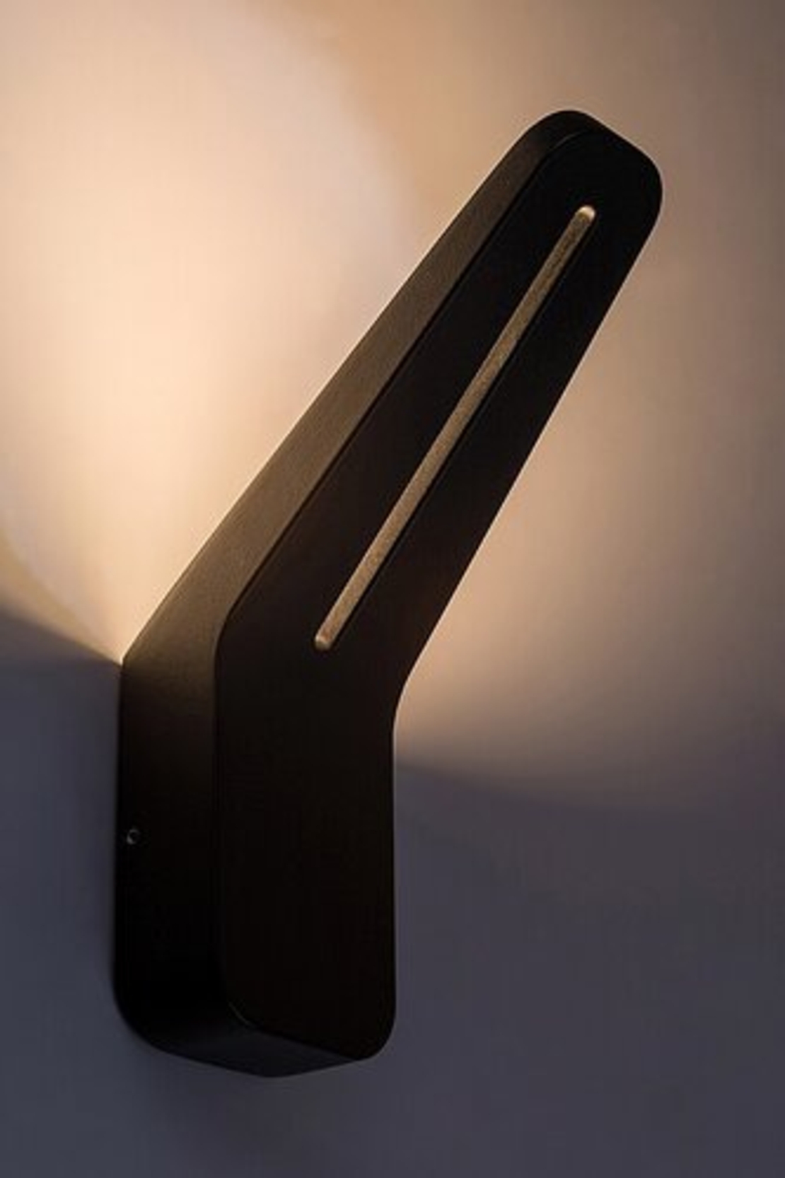 Модерен външен LED аплик Ognon 8W – стилен дизайн с IP54 защита