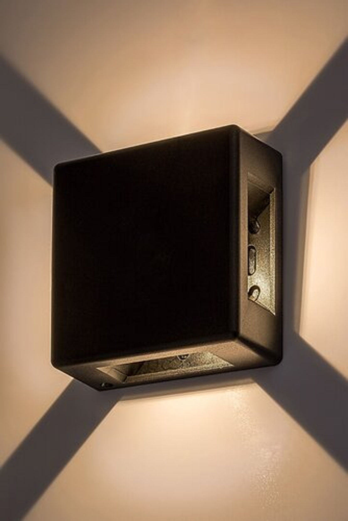 Компактен квадратен LED аплик Lippa в черно – стилно фасадно осветление 6W