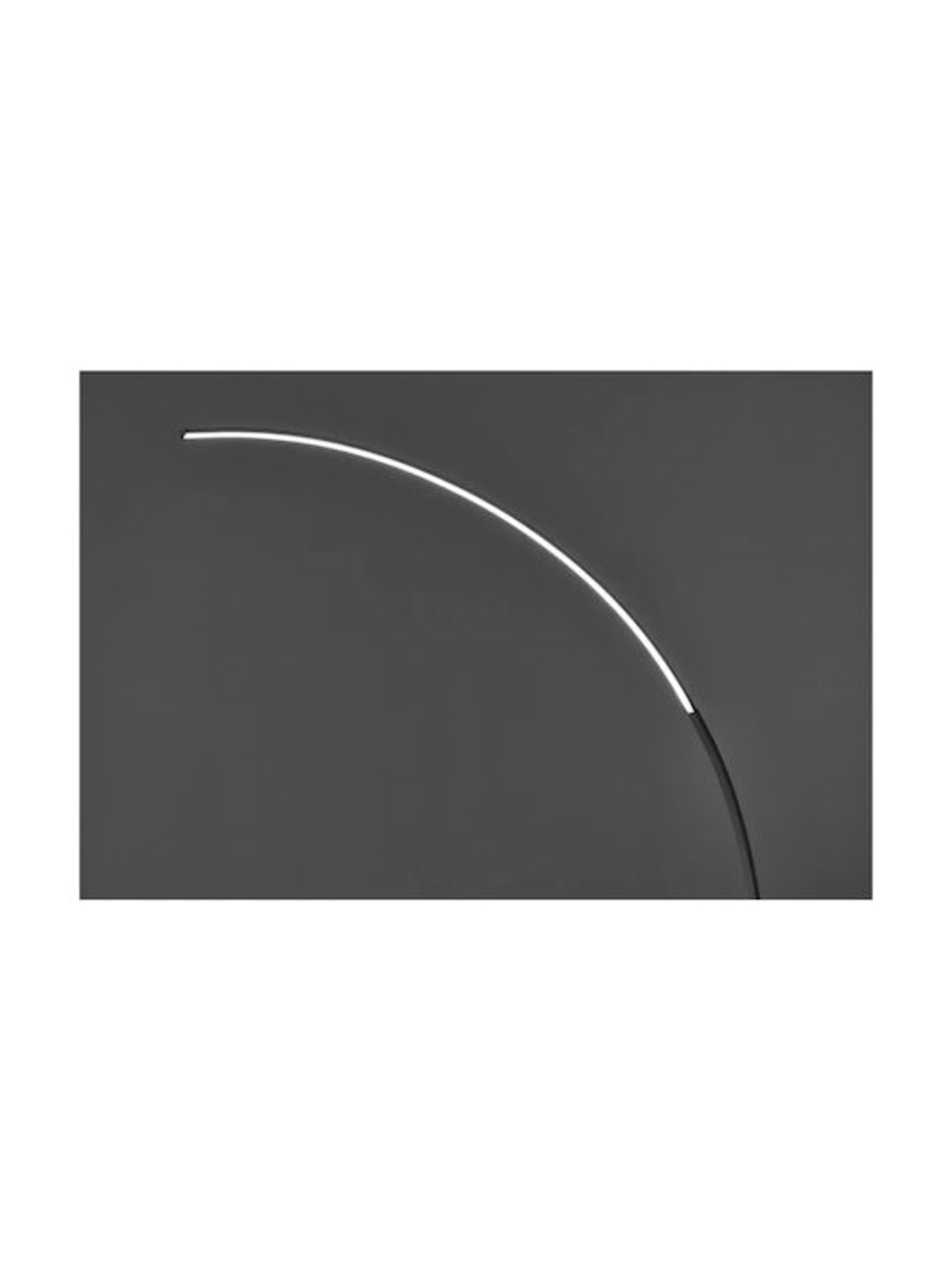 Модерен подов LED лампион – черен метал, неутрална бяла светлина (3500–4500K)