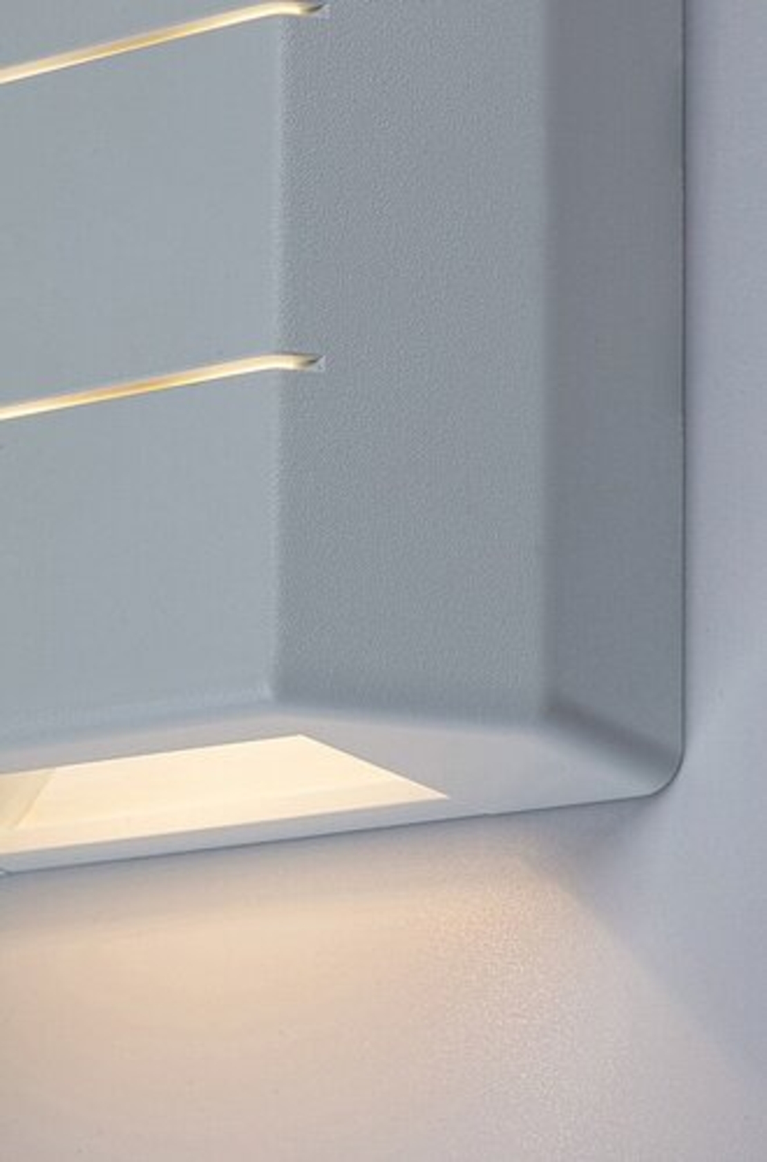 Стилен бял квадратен LED аплик Lippa – компактно фасадно осветление 6W