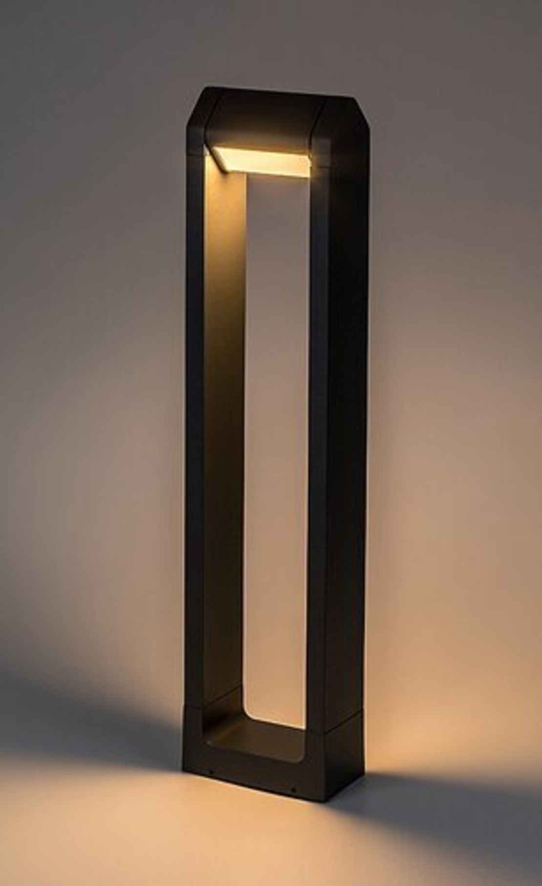 Модерен външен градински LED стълб Medna 8W с топло бяла светлина