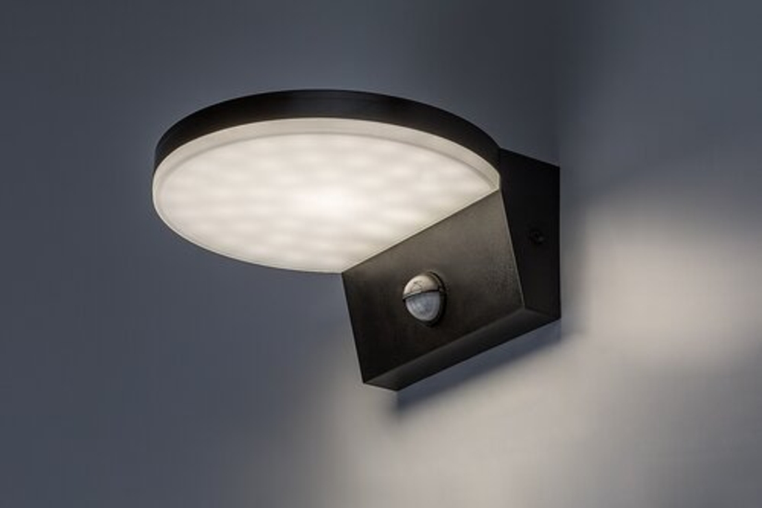 Интелигентен фасаден LED аплик Batida 9W с регулируема светлина и PIR сензор