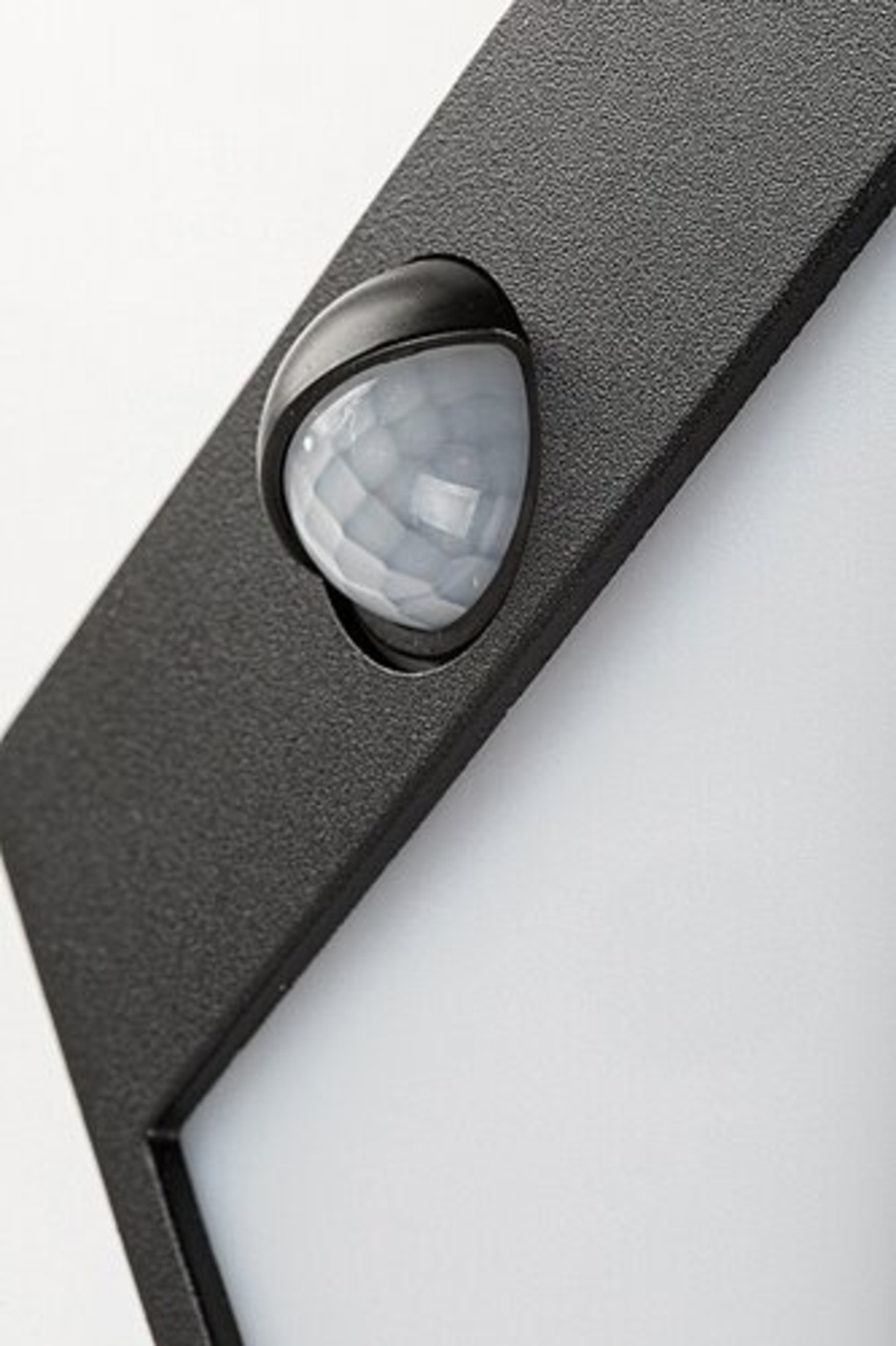 Умен външен LED аплик Balimo 12W с PIR сензор – модерно фасадно осветление