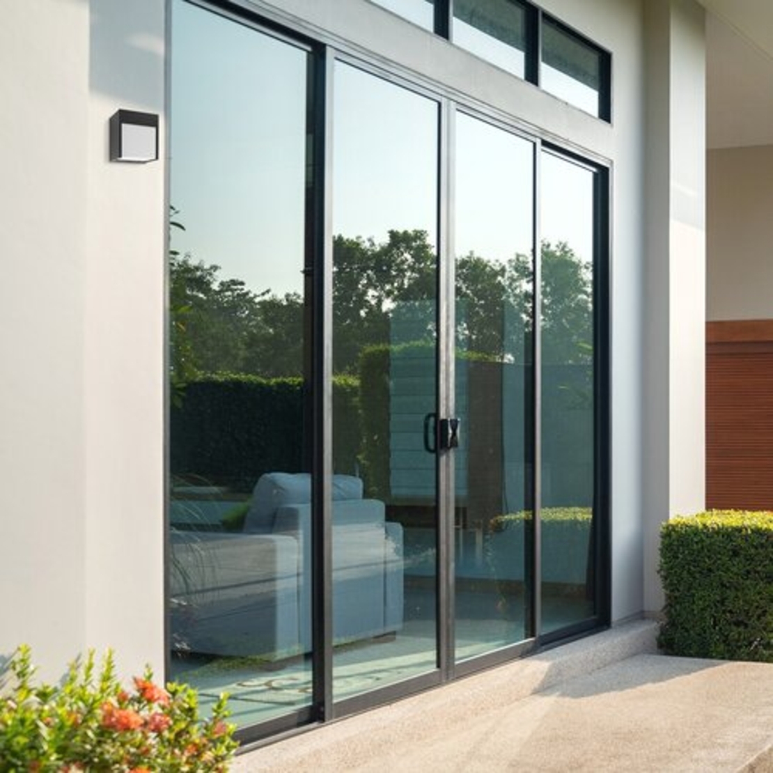 Модерен черен LED аплик Balimo 12W – елегантно фасадно осветление с естествена светлина