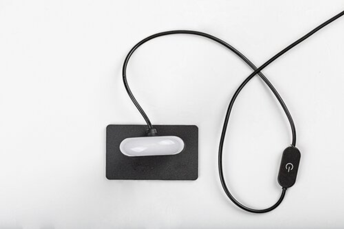 Модерна LED настолна лампа 15W с димиране и регулиране на цветната температура – черна