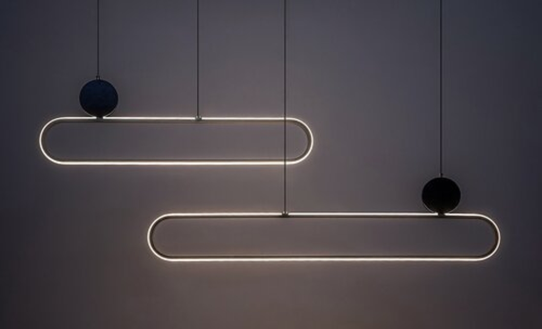 Модерен висящ LED полилей 48W – черно и златно, топла светлина 3000K