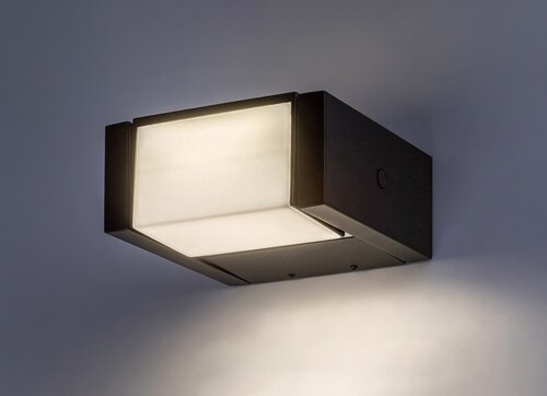 Модерен фасаден външен LED аплик Cubbington  10W с естествена бяла светлина