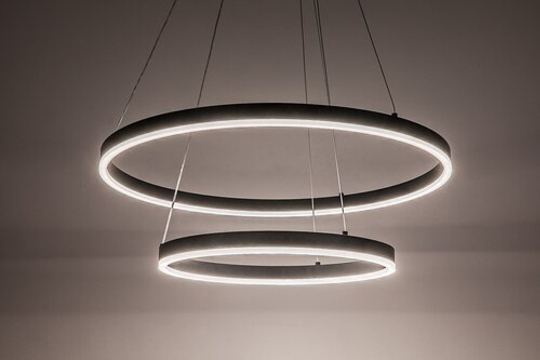 Модерен LED полилей Isaure – 80W, CCT 3000K–6500K, димируем, с дистанционно