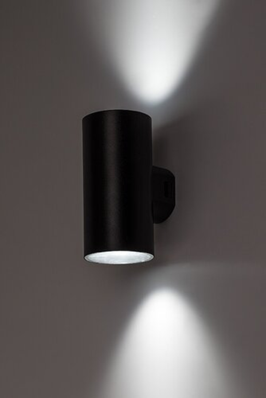 Мощен външен LED аплик Urfa 18W с регулируема светлина – стил, надеждност и висока яркост