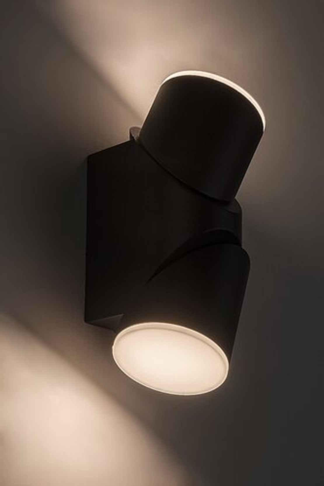 Външен LED подвижен  аплик Belfast 12.9W с топло бяла светлина и IP65 защита