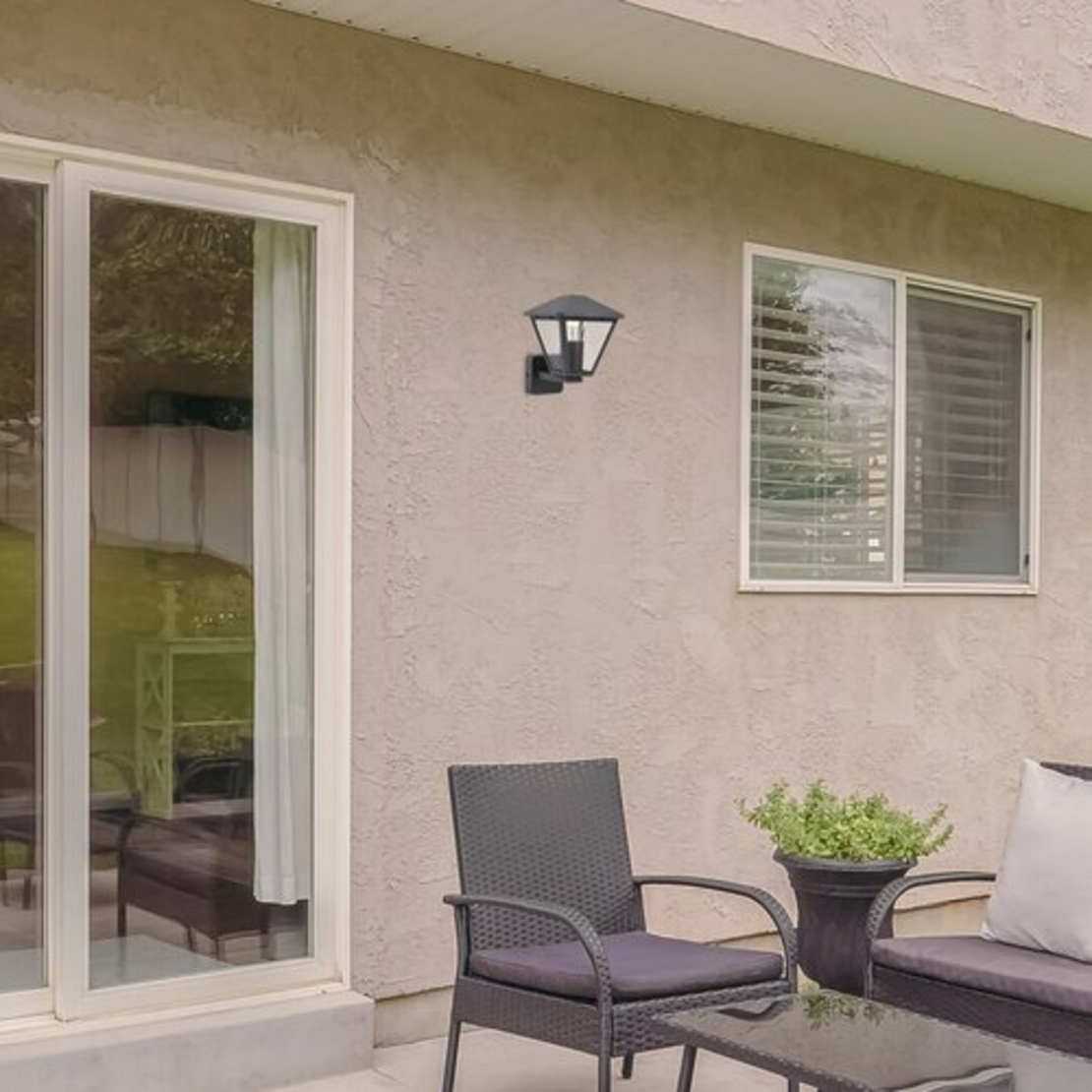 Класически външен аплик Paravento E27 – елегантно фасадно осветление с прозрачно стъкло и IP44 защита