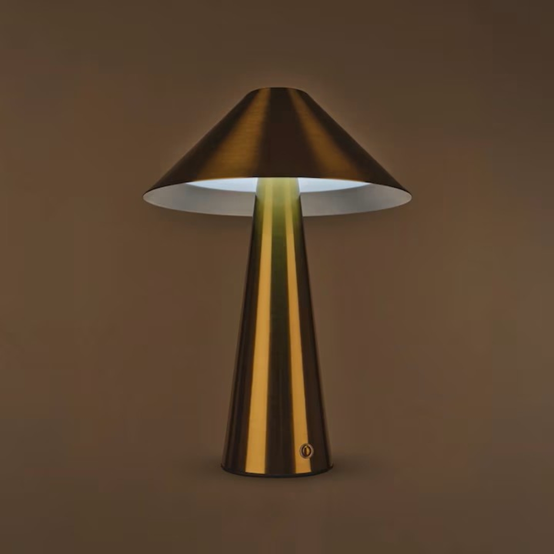 Настолна LED лампа с touch управление и USB порт – мат злато