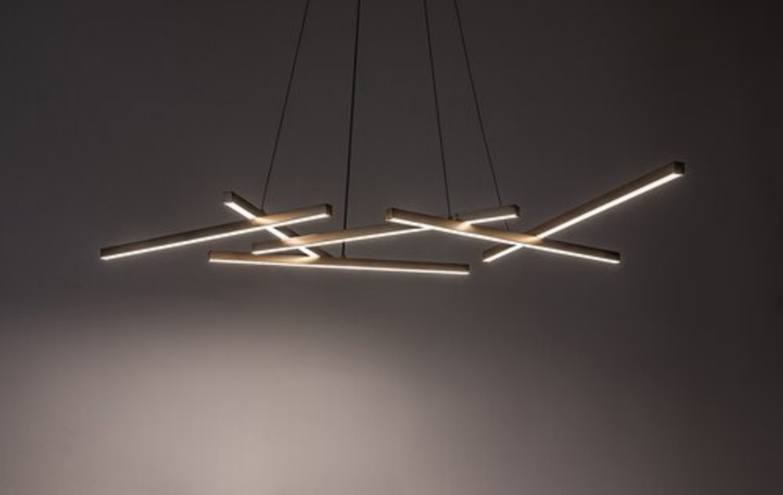 Модерен LED полилей с дистанционно управление – 40W, 3000K–6500K, черен-матирано златен метал