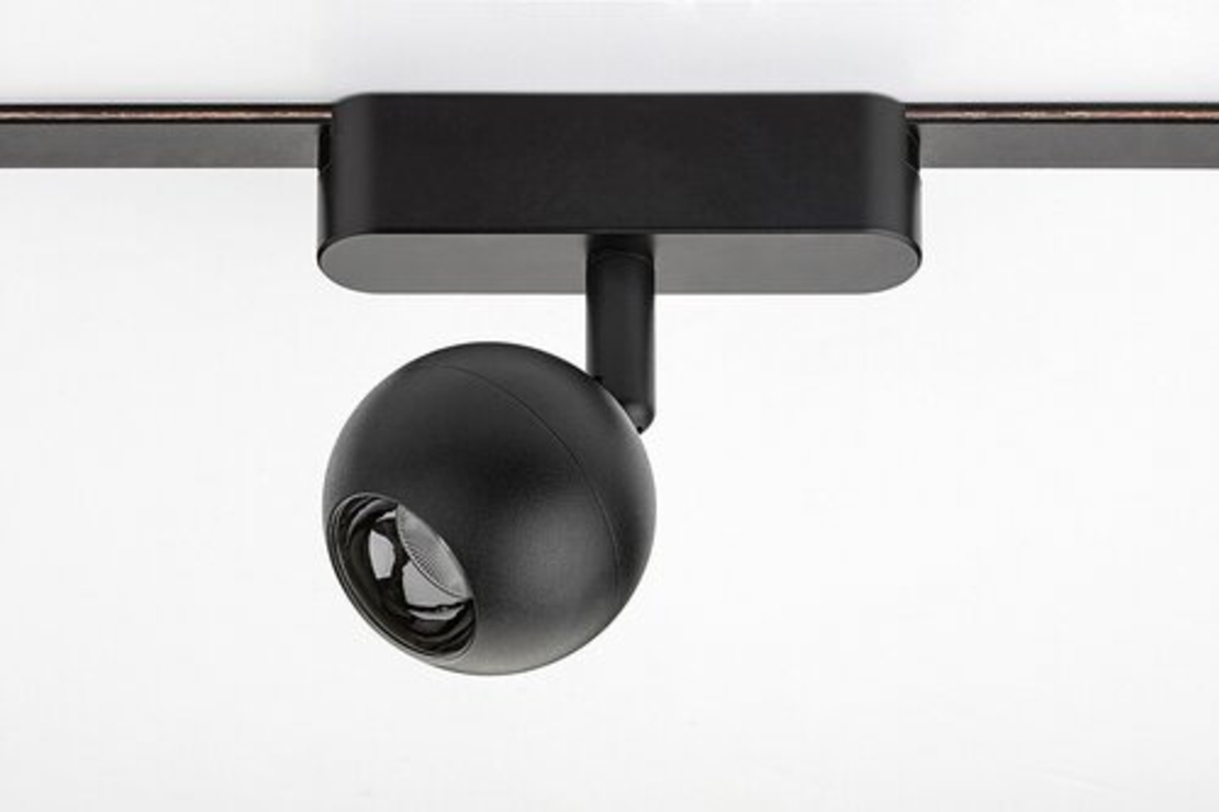 Модерен LED релсов спот – 5W топло бяло 3000K, стилен черен алуминий