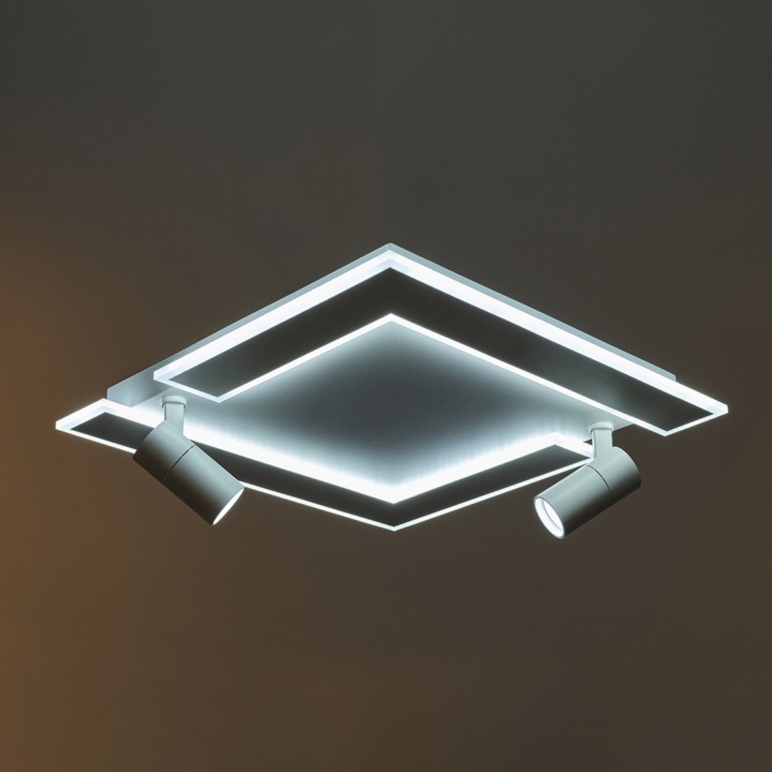 Smart LED таванен плафон 68W – елегантен бял дизайн и подвижни рамена