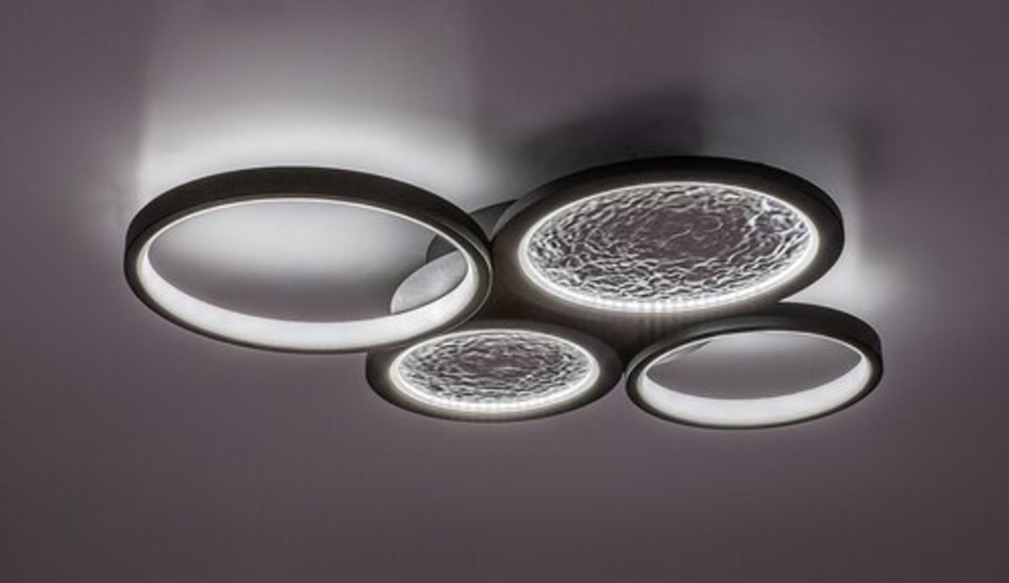 Модерен LED полилей с динамична регулировка на светлината