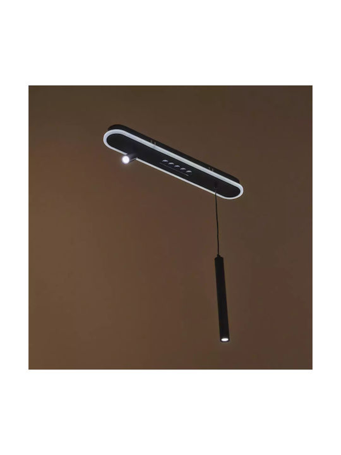 Smart LED полилей 47W – елегантен черен дизайн и регулируема височина