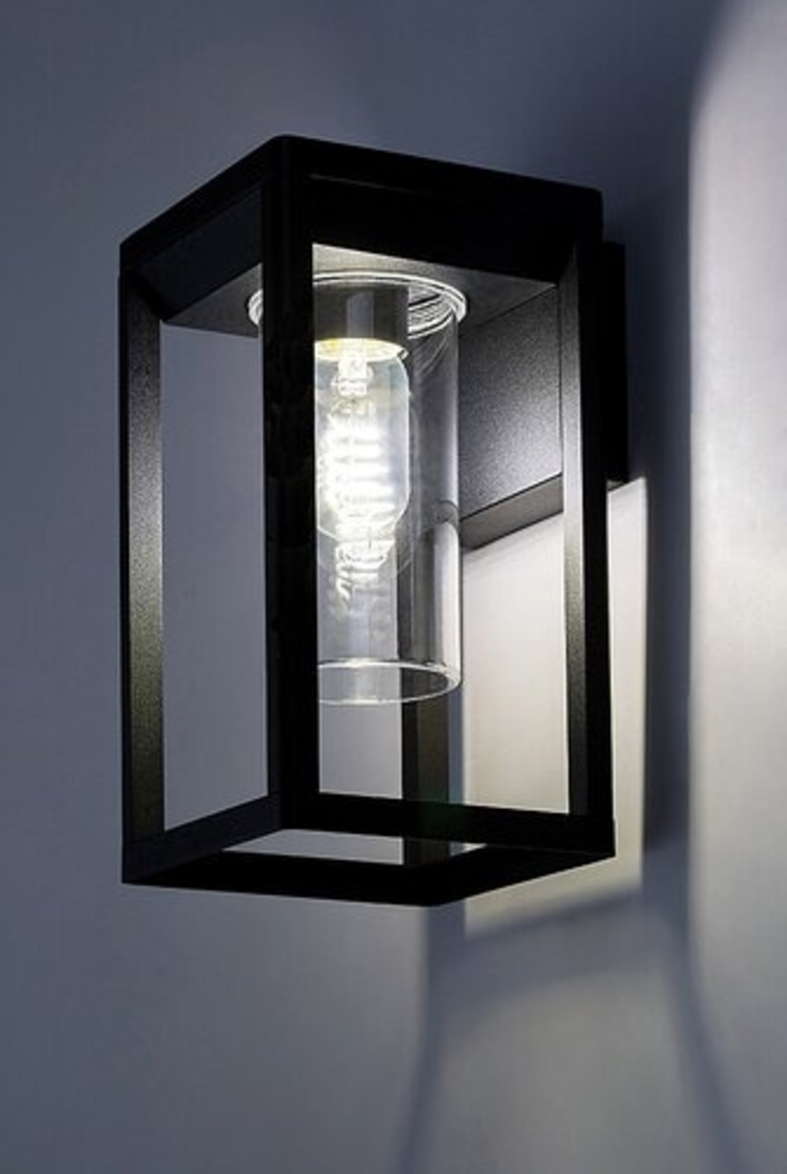 Модерен външен аплик Zernest E27 – стилно фасадно осветление с IP54 защита