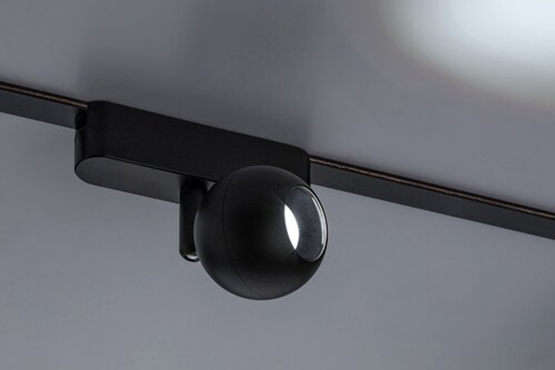 Смарт LED релсов спот – 5W регулируема цветна температура 2700–5500K, Wi-Fi управление, стилен черен алуминий