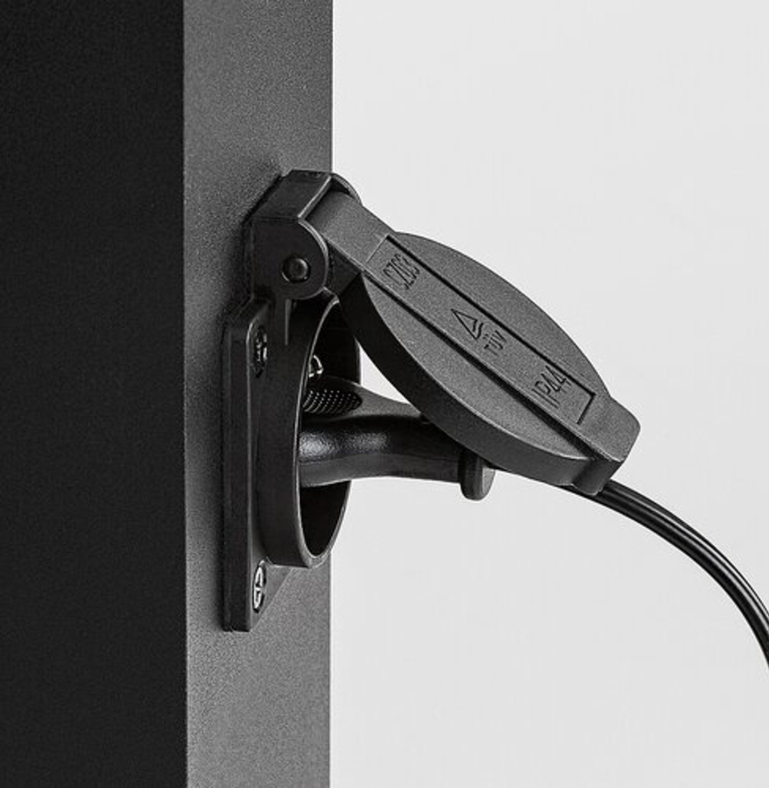 Градински стълб Ankara с вграден контакт – модерно външно осветление E27, IP44