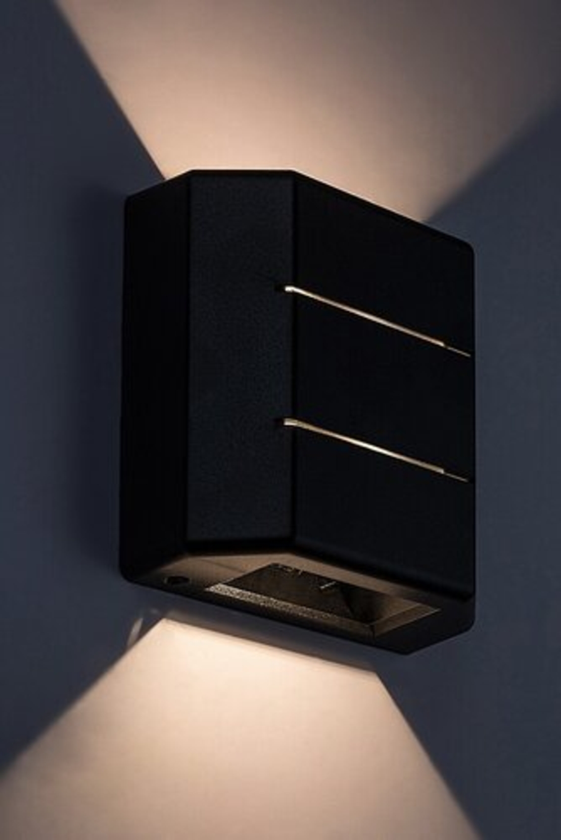 Модерен черен квадратен LED аплик Lippa – компактно фасадно осветление 6W