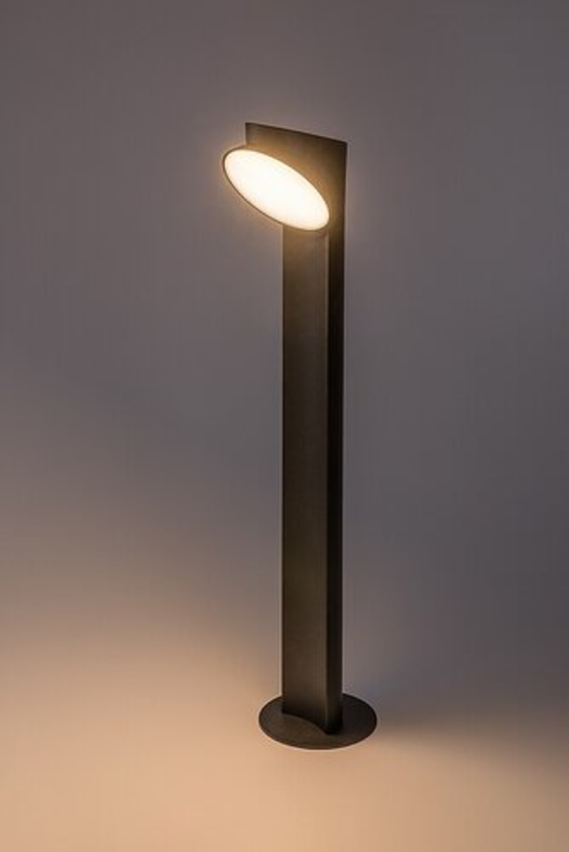 Външен градински LED стълб Wengen 12W с подвижна глава и топло бяла светлина