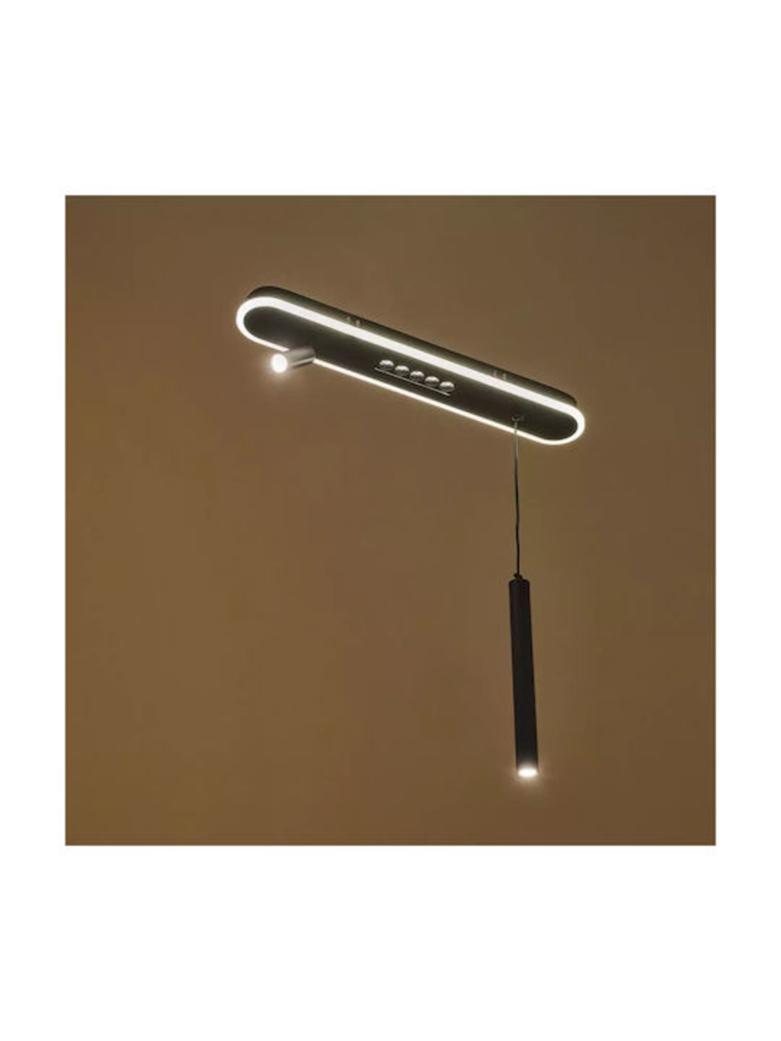 Smart LED полилей 47W – елегантен черен дизайн и регулируема височина