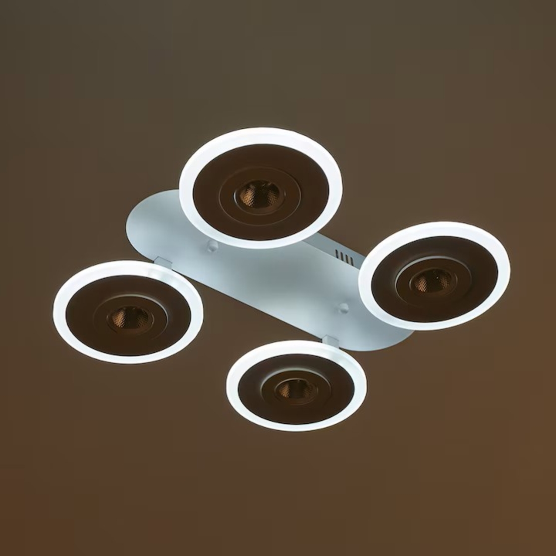 LED полилей 84W – бял цвят, Smart управление и регулируема светлина (2700K–6800K)