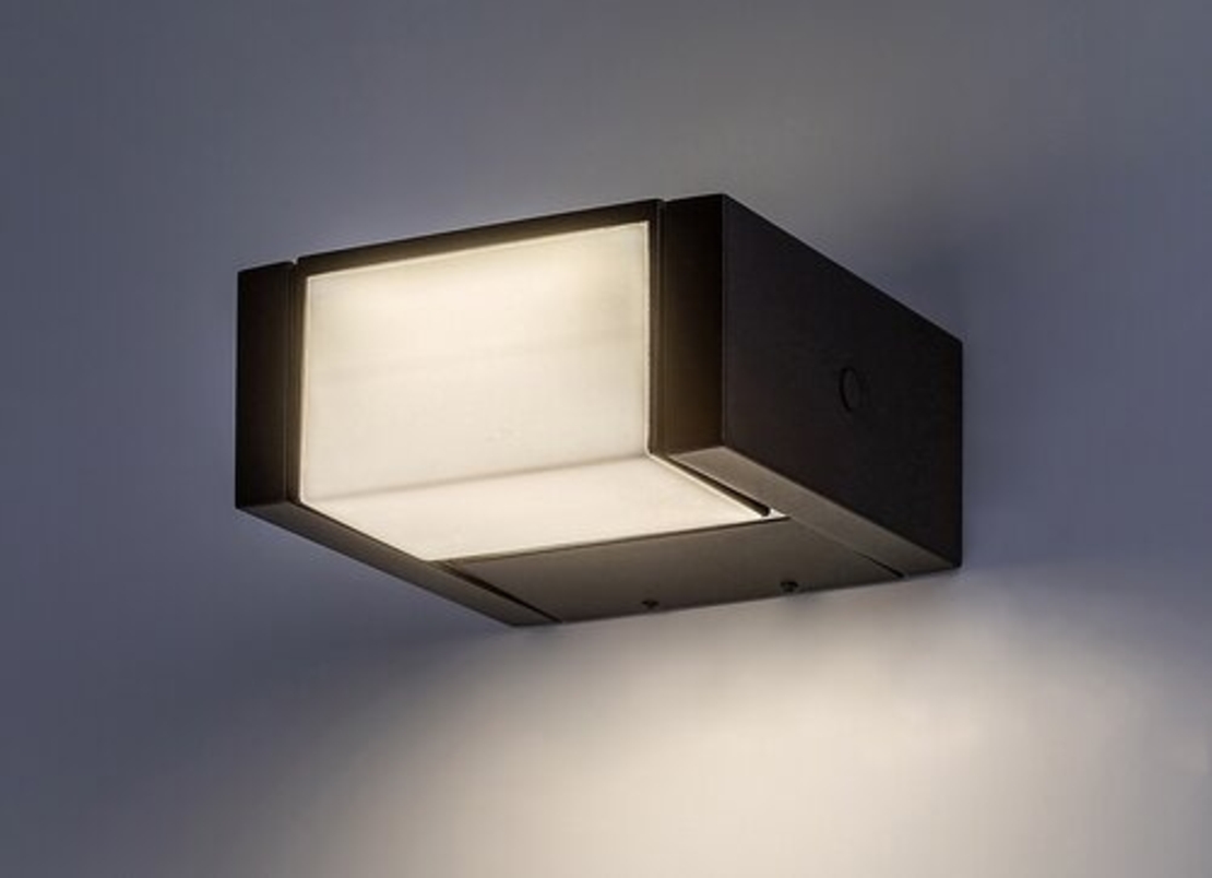 Модерен фасаден външен LED аплик Cubbington  10W с естествена бяла светлина