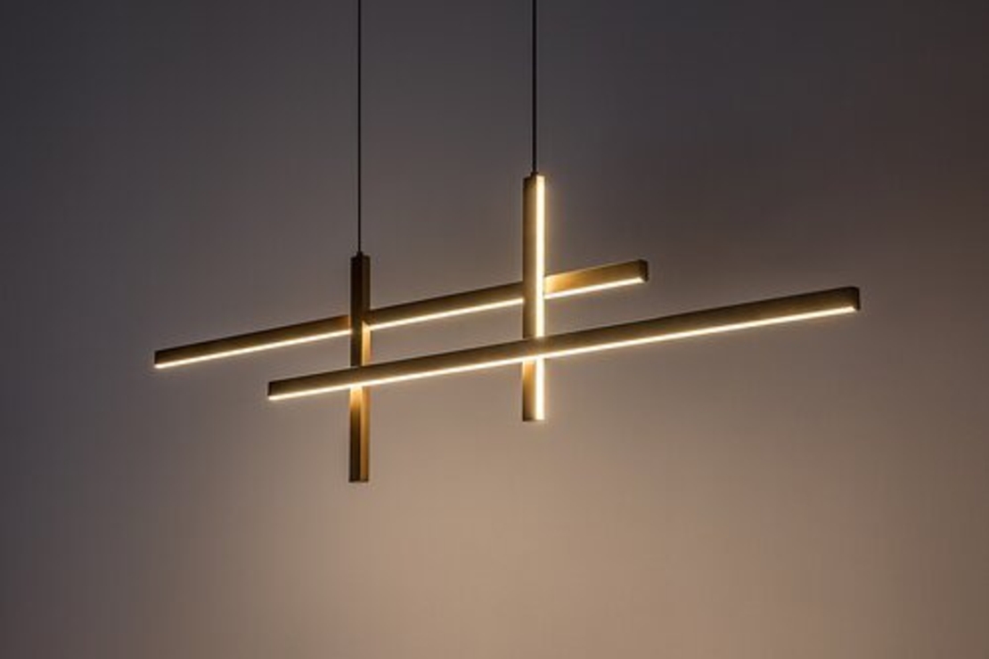 Модерен LED полилей – черен и матирано златен метал, 40W, 3000K