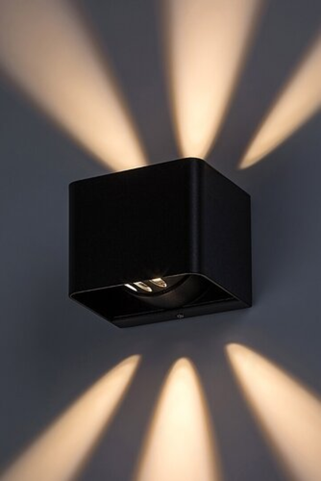 Компактен LED фасаден аплик Hallstatt 10W – стилен антрацит и топла светлина