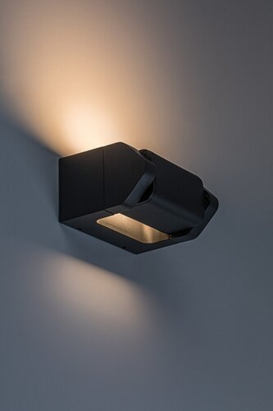 Модерен външен LED аплик Medna 8W с топло бяла светлина