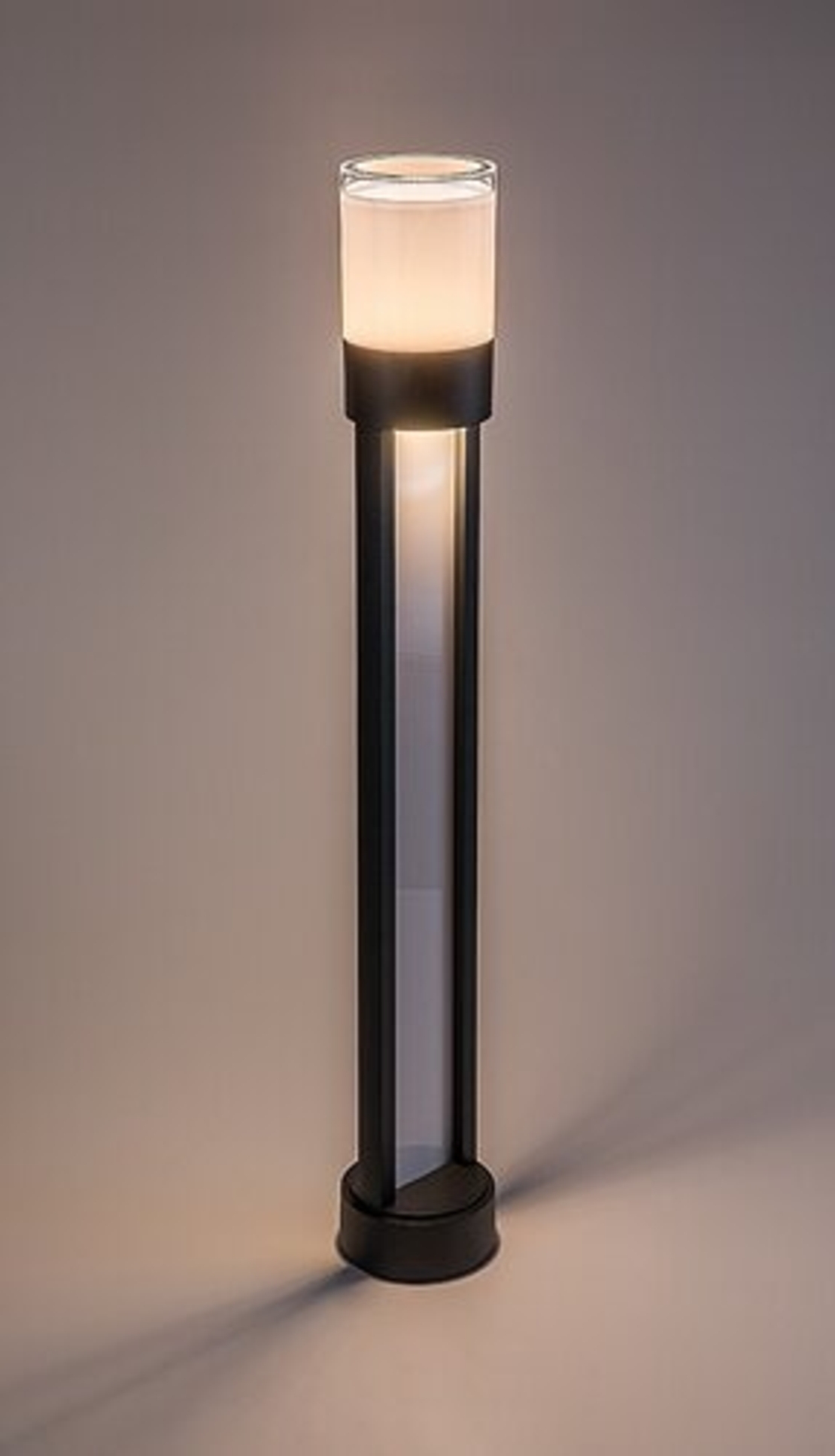 Външен LED стълб Leitha 12W с топло бяла светлина и IP44 защита