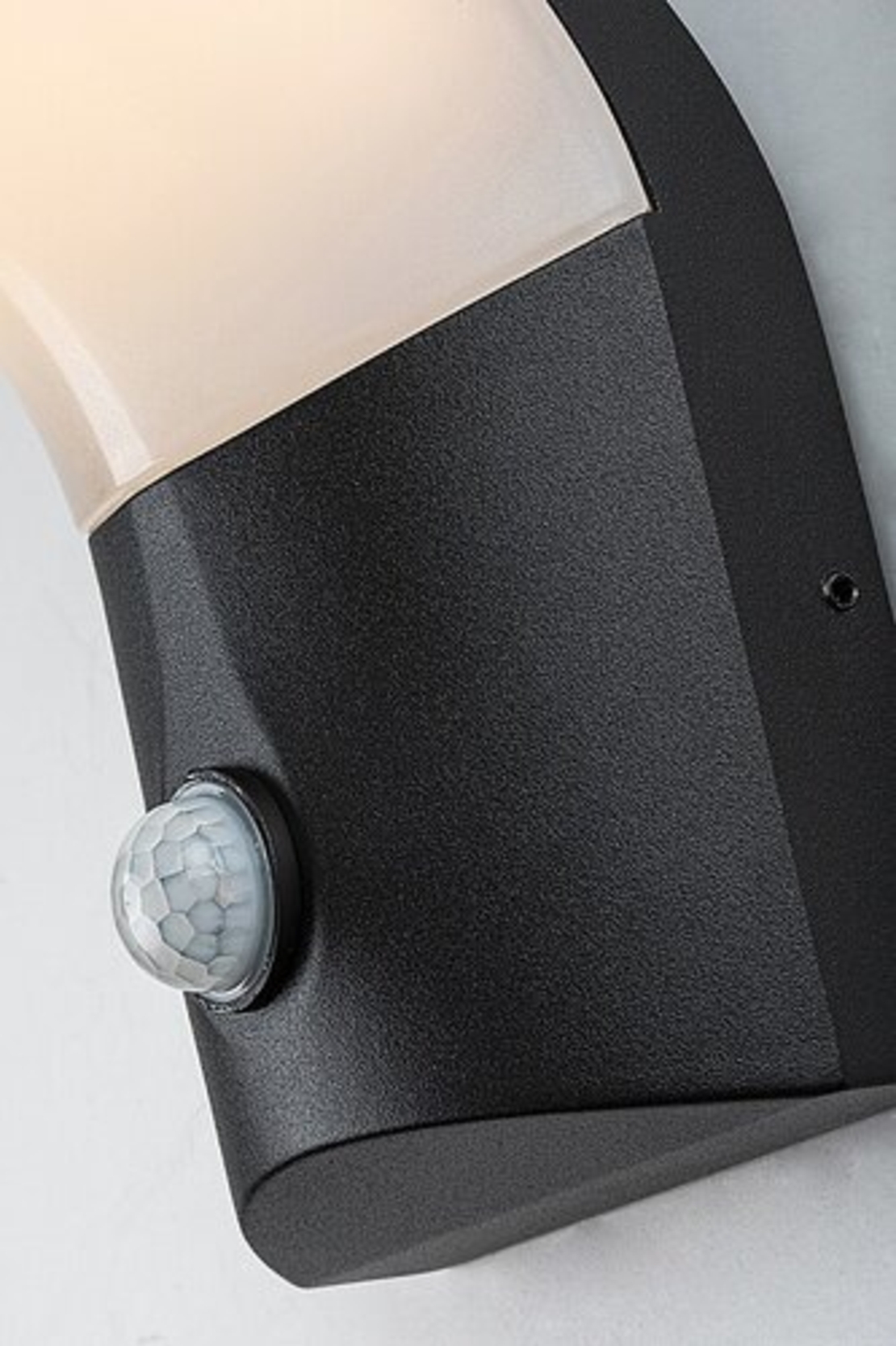 Външен LED аплик Tolna 10W с топло бяла светлина, PIR сензор и IP54 защита