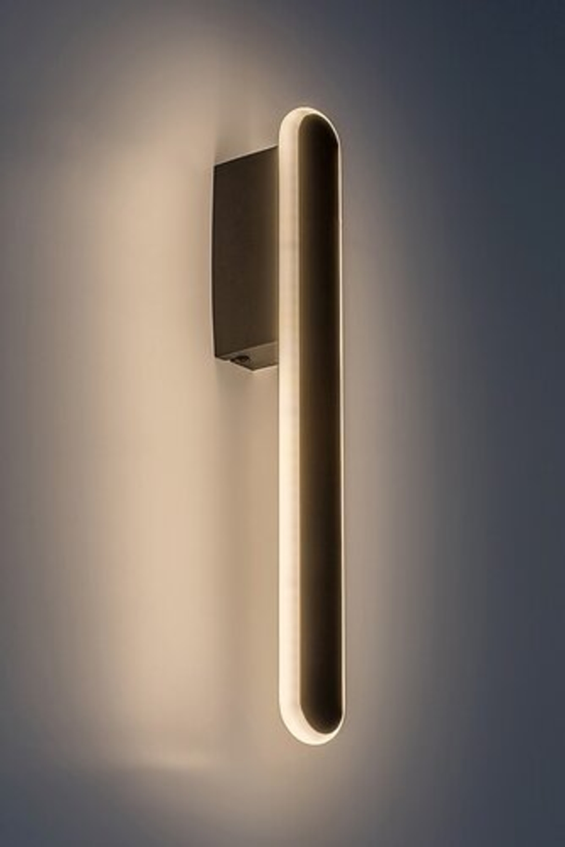 Модерен LED стенен аплик 12W с регулируема цветна температура – черен