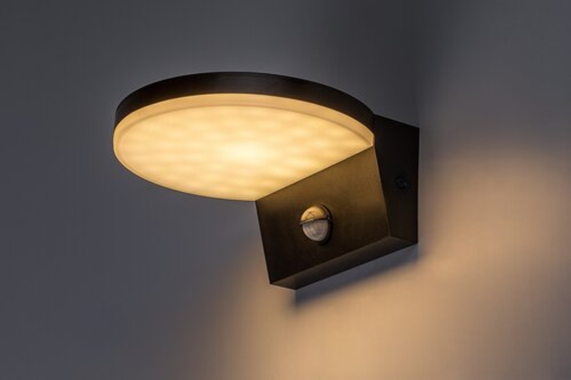 Интелигентен фасаден LED аплик Batida 9W с регулируема светлина и PIR сензор