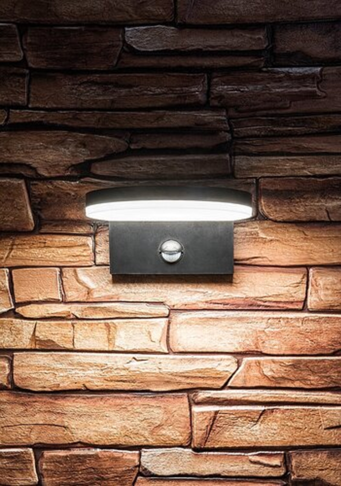 Интелигентен фасаден LED аплик Batida 9W с регулируема светлина и PIR сензор