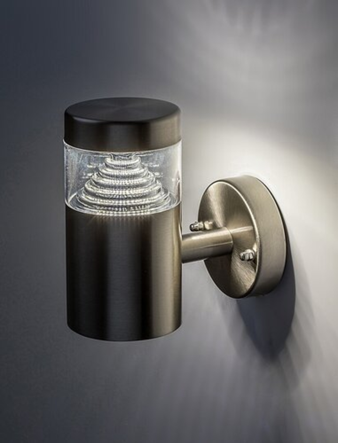 Модерен външен аплик Lisbon LED 7W – стилно фасадно осветление с IP54 защита