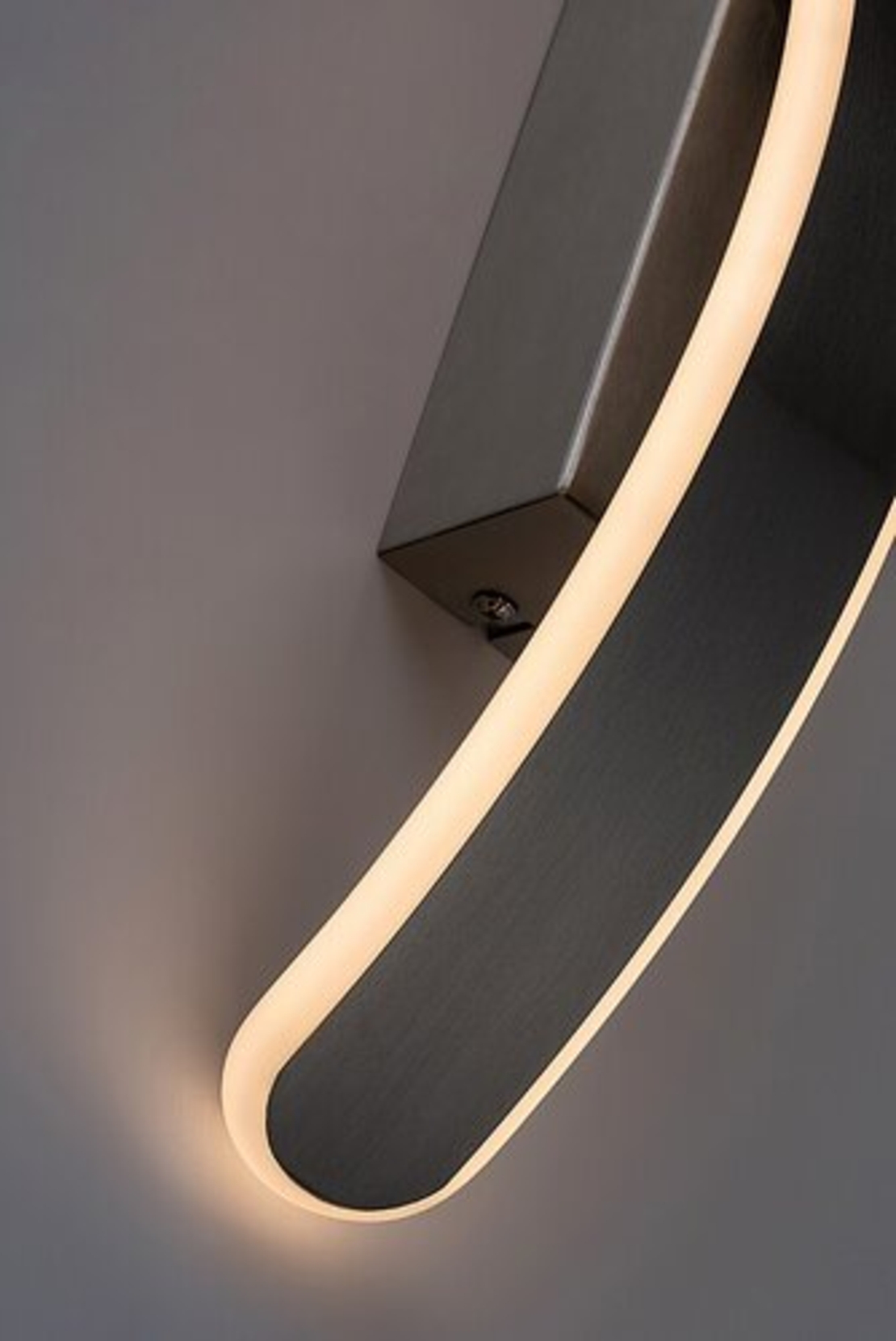 Модерен LED стенен аплик 12W с топло бяла светлина – 3000K