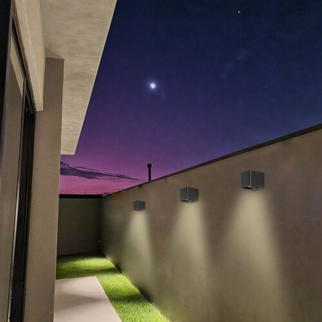 Компактен LED фасаден аплик Hallstatt 10W – стилен антрацит и топла светлина