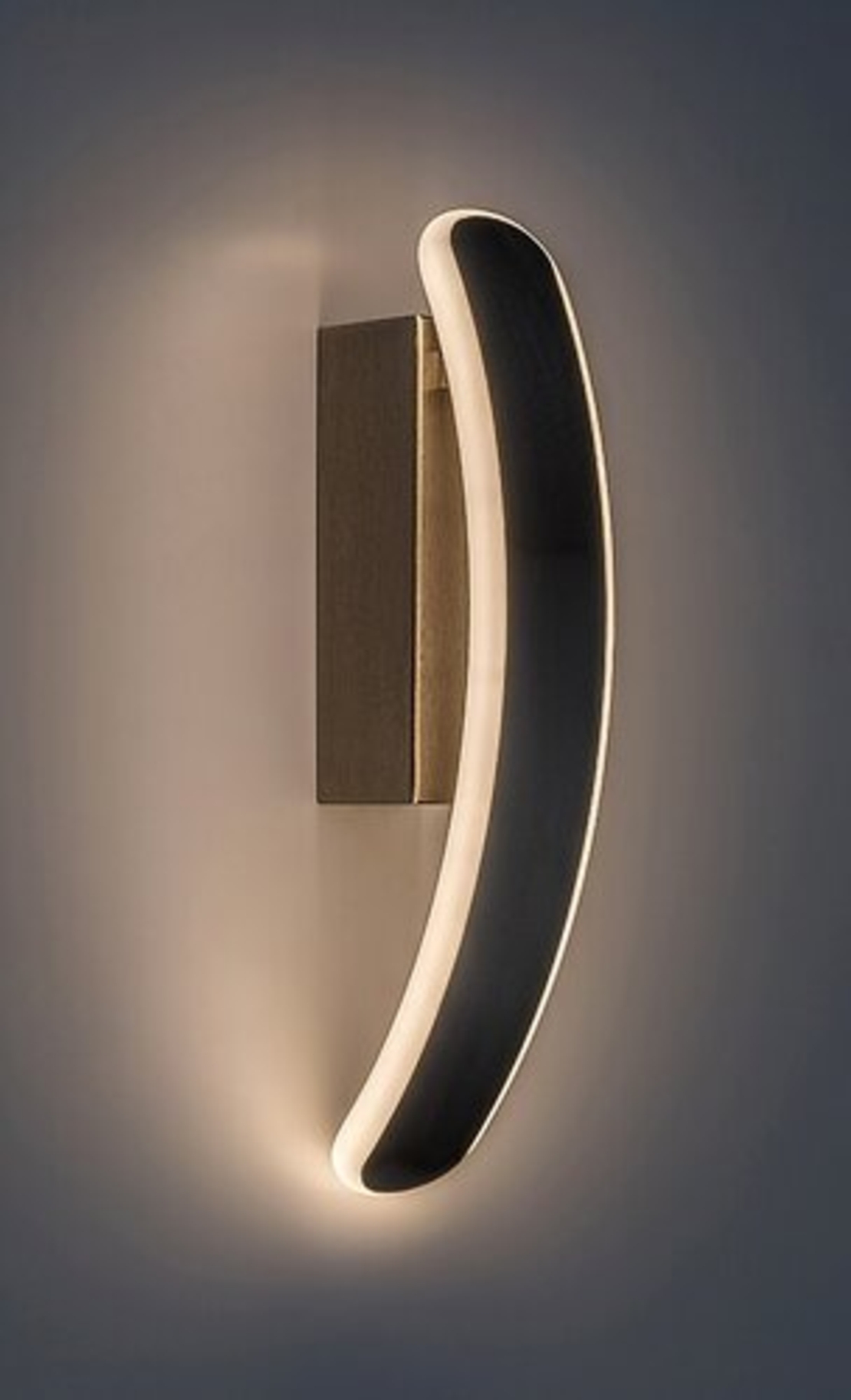 Модерен LED стенен аплик 12W с топло бяла светлина – 3000K