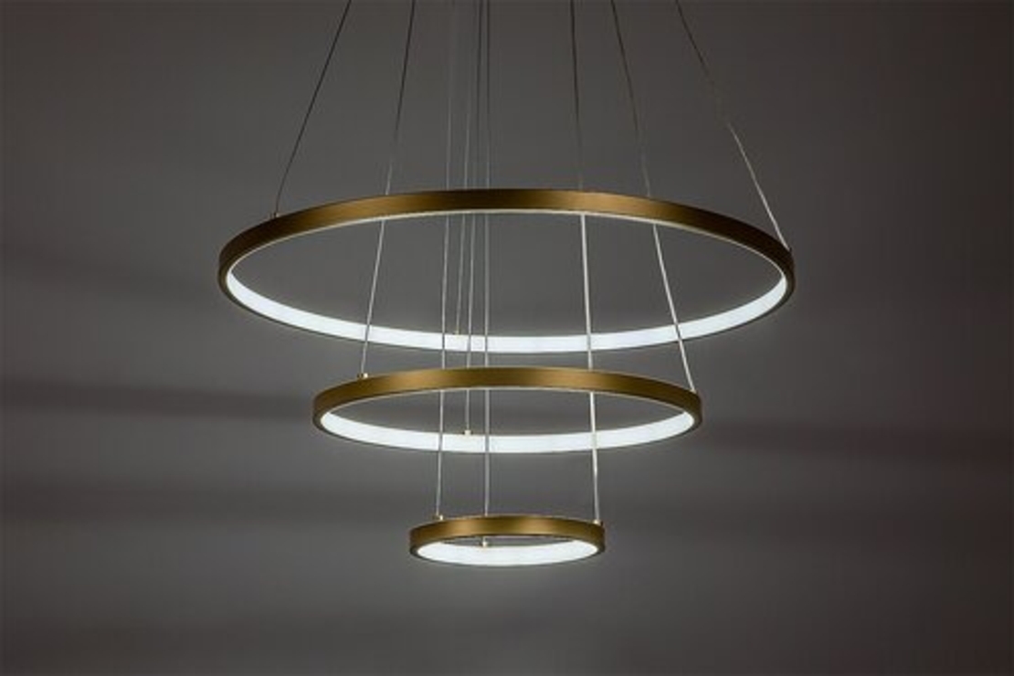 Модерен LED полилей 90W – златен метал и бял силикон с дистанционно управление